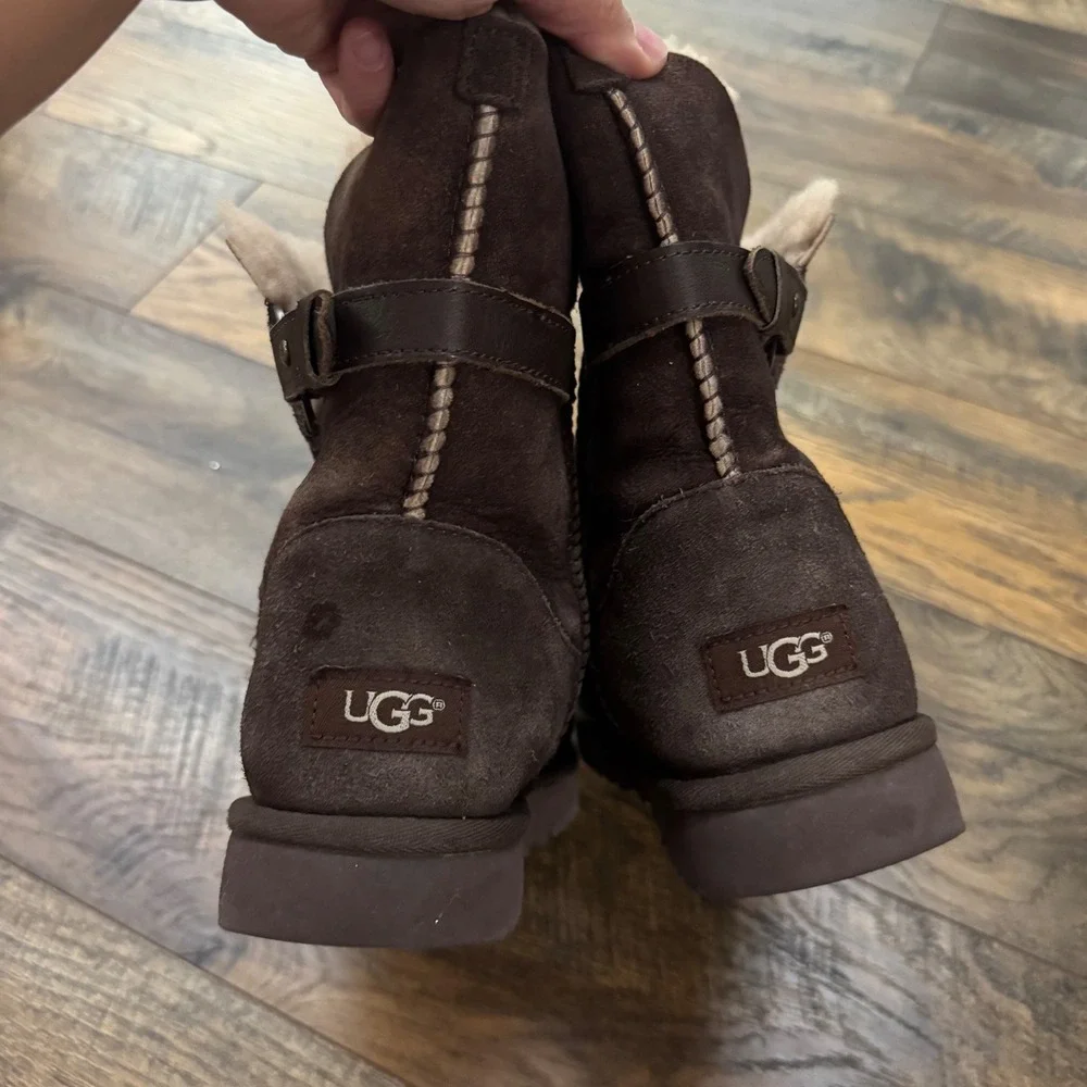 UGG Chocolate Brown Suede Shearling Buckle Boots 1013491 Womens 7 Cabin Comfort